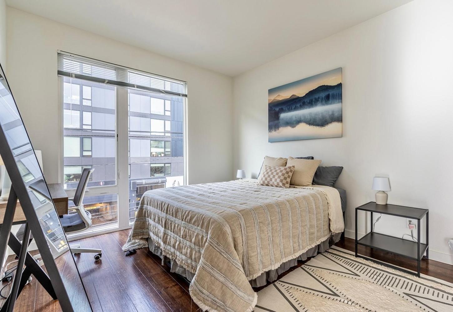 Close Downtown Modern - Pet Friendly, Wifi, Rooftop Views * Seattle