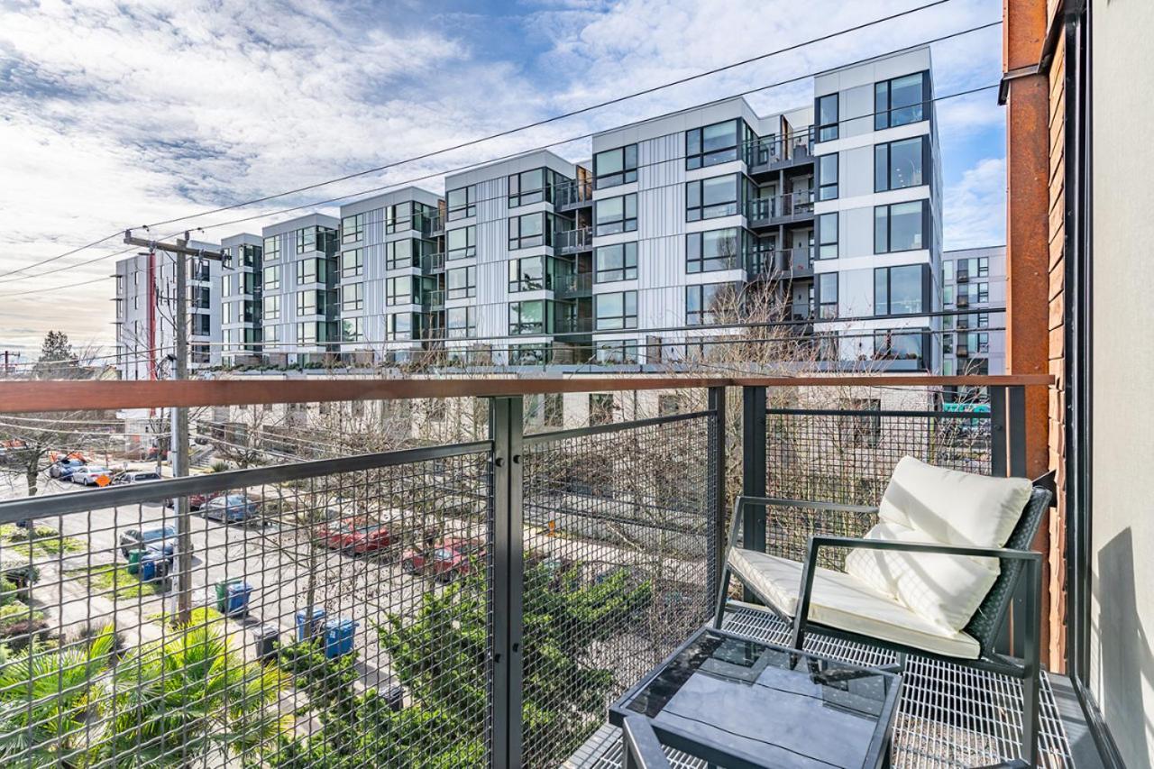 Close Downtown Modern - Pet Friendly, Wifi, Rooftop Views *