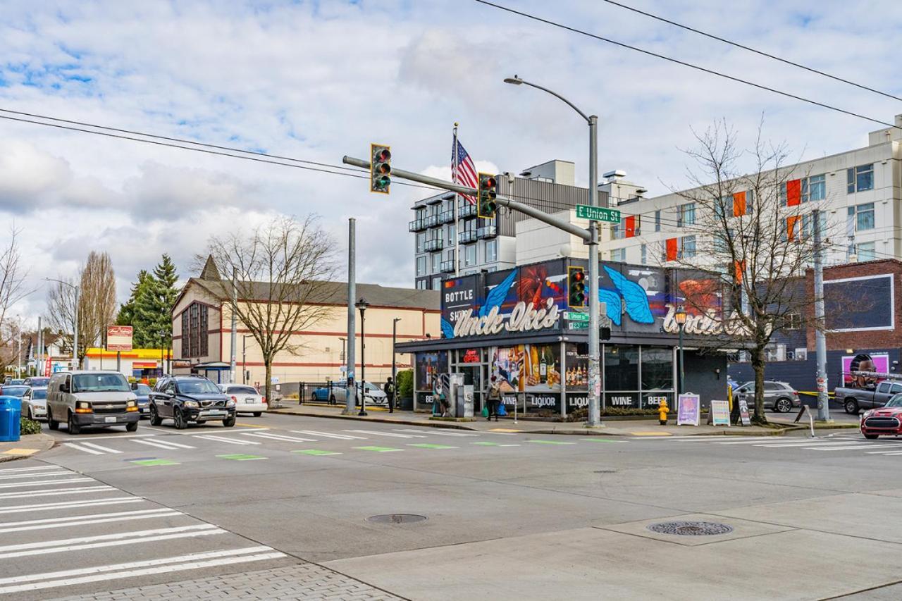 Close Downtown Modern - Pet Friendly, Wifi, Rooftop Views * Seattle