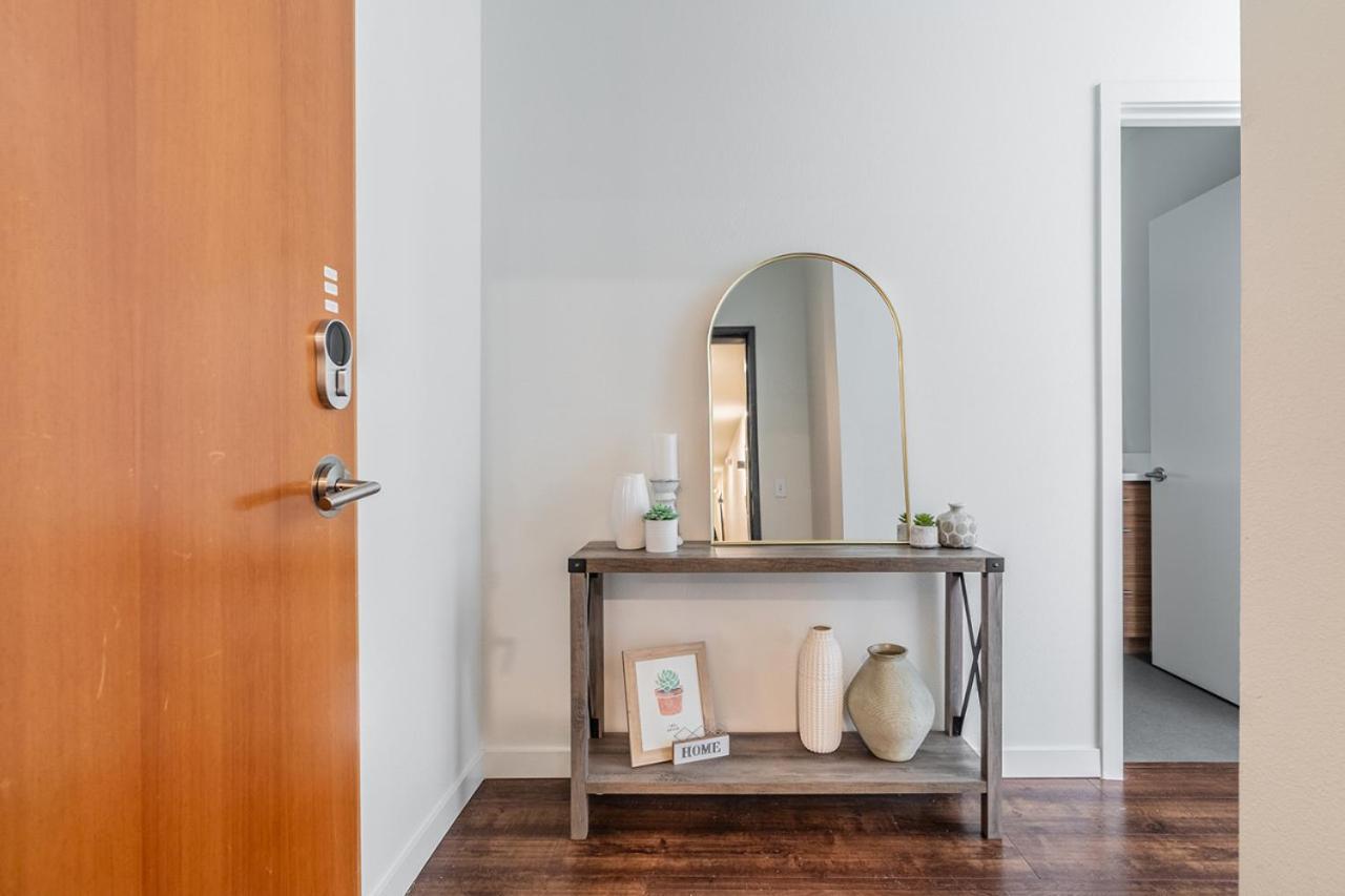 Close Downtown Modern - Pet Friendly, Wifi, Rooftop Views Appartamento Seattle