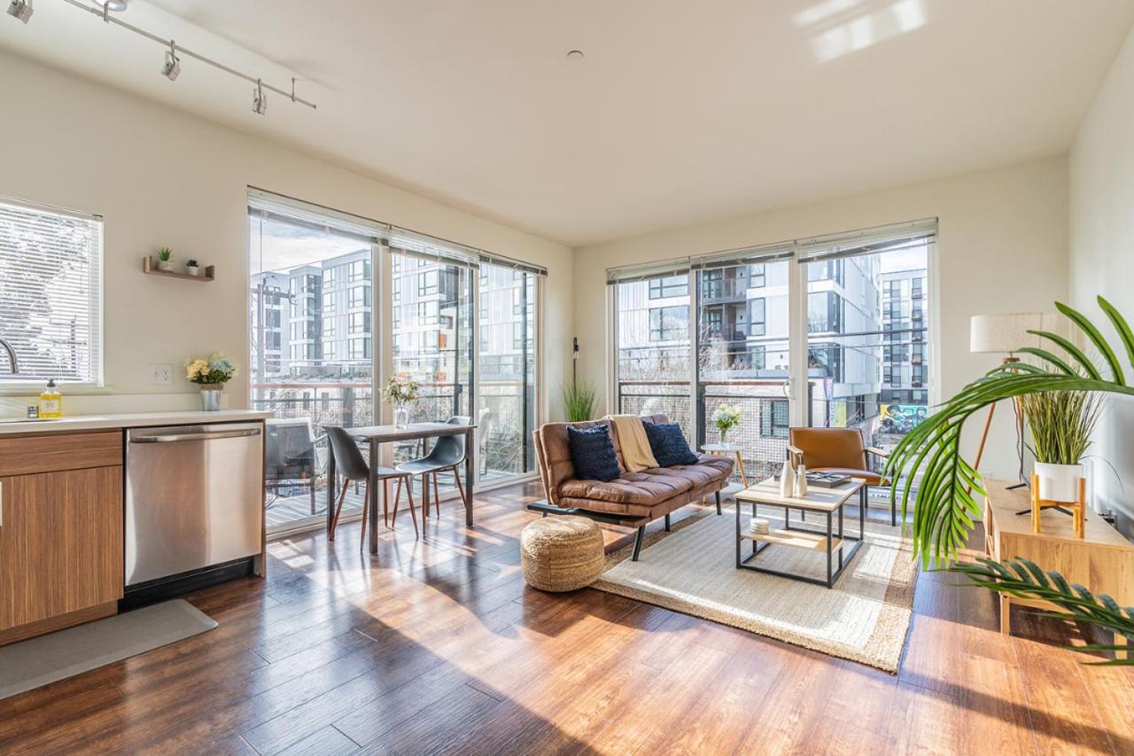 Close Downtown Modern - Pet Friendly, Wifi, Rooftop Views Seattle