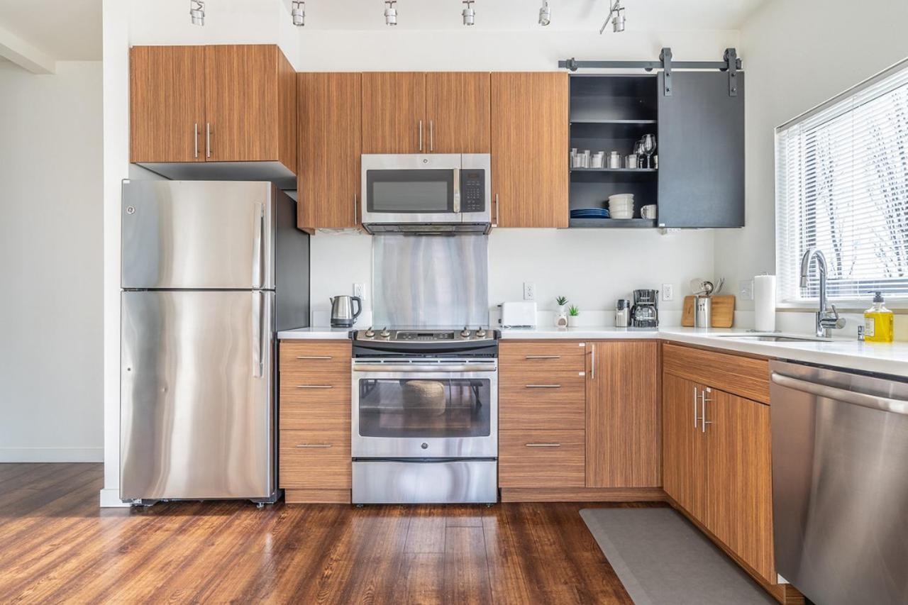Close Downtown Modern - Pet Friendly, Wifi, Rooftop Views Appartamento *