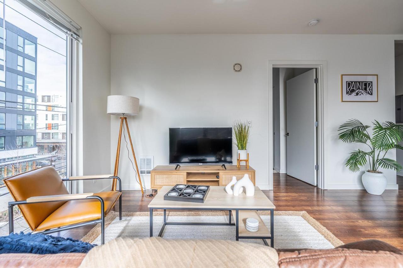 Close Downtown Modern - Pet Friendly, Wifi, Rooftop Views Seattle